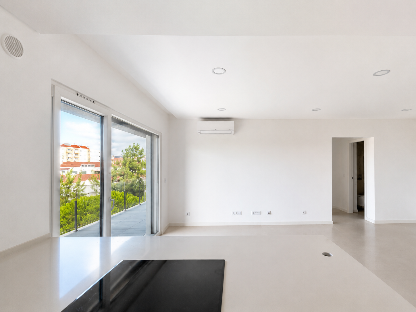 Sala ampla com cozinha integrada